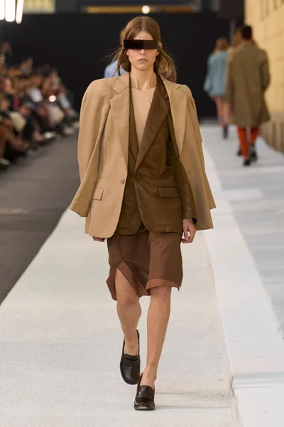 Look 18